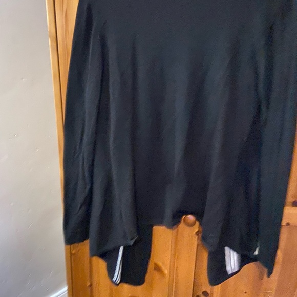 Chic Black Cardigan with White Stripes - Picture 2 of 2